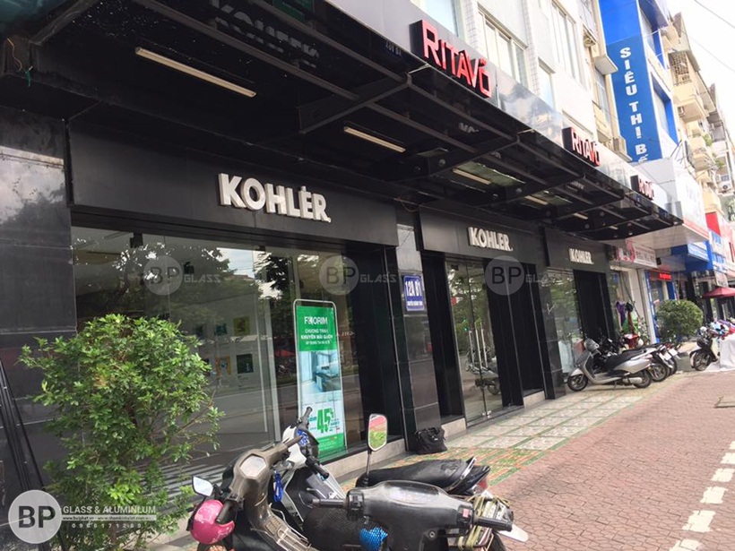 Vách kính, cửa kính mặt tiền tại Rita Võ Nguyễn Khánh Toàn
